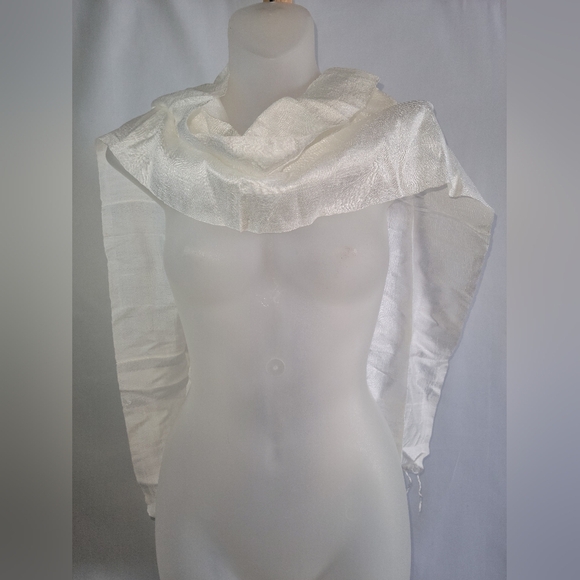 Vintage White Silk Scarf  with fringe - Picture 9 of 10
